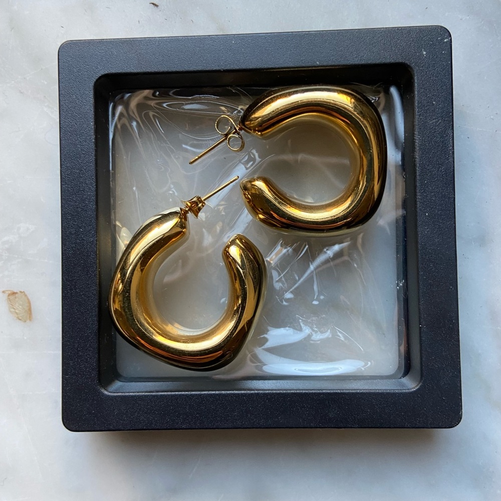 Chunky gold hoop earring